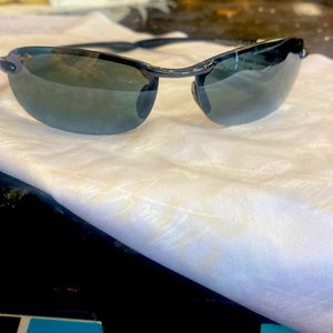 Brand new with tags Maui Jim grey Makaha gloss black glasses